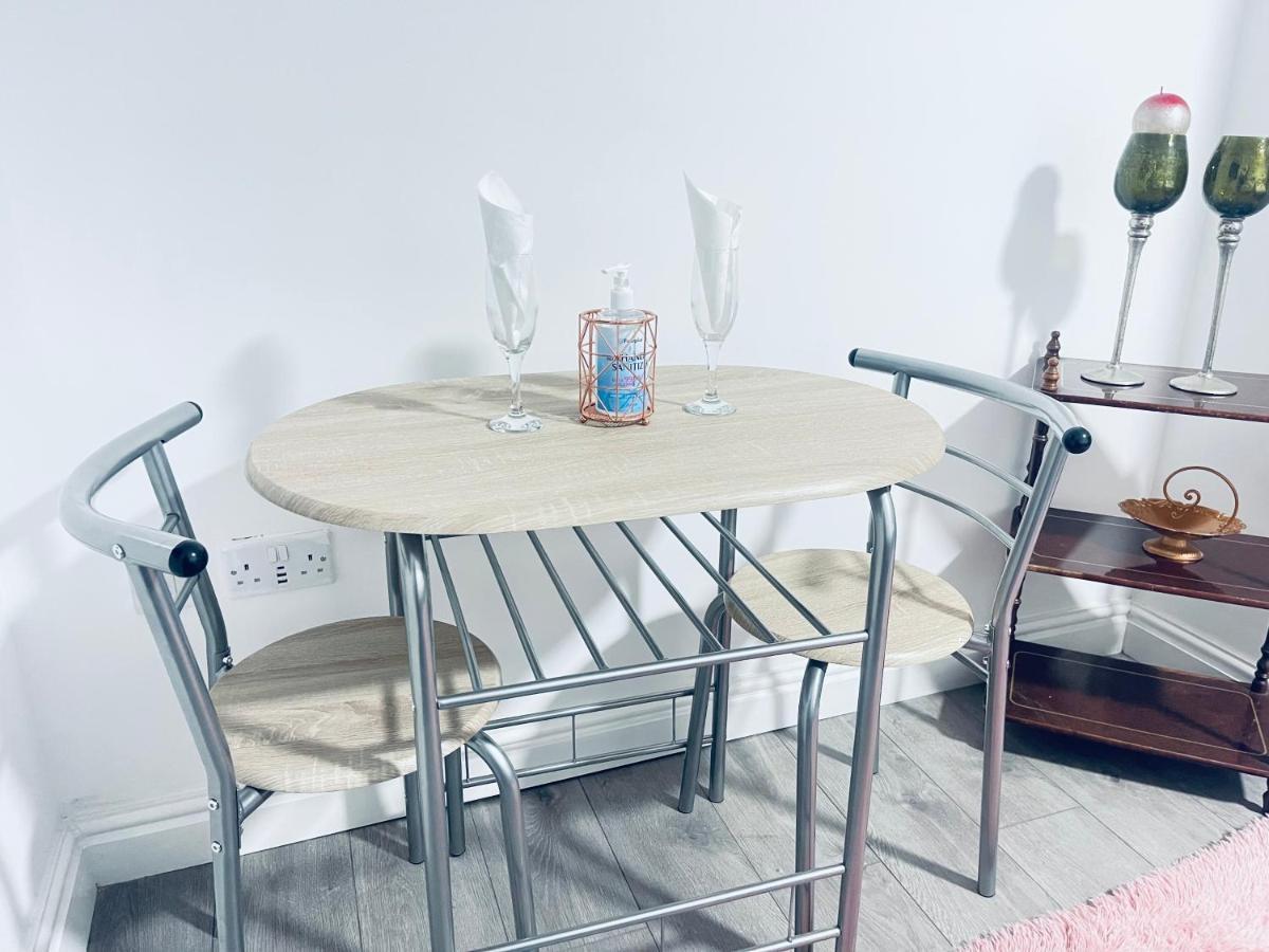 1 Bed Apartment With 2 Beds 1 Double Plus 1 Single Birmingham Dış mekan fotoğraf